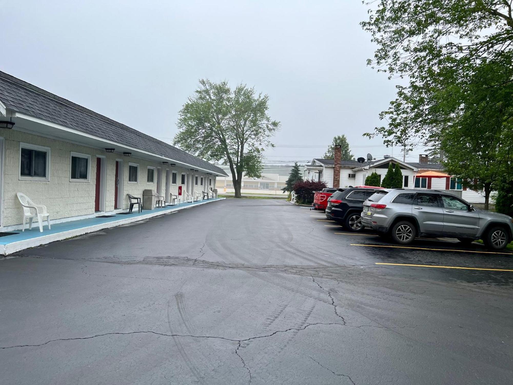Rodeway Inn & Suites Brunswick Near Hwy 1 Exterior foto